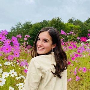 Meet your Posher, Olivia